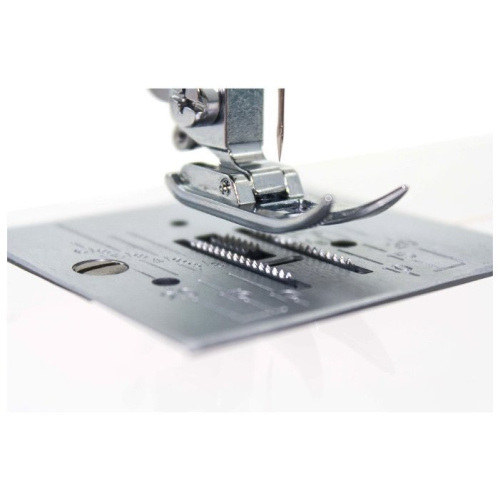 Швейная машина Janome LE25