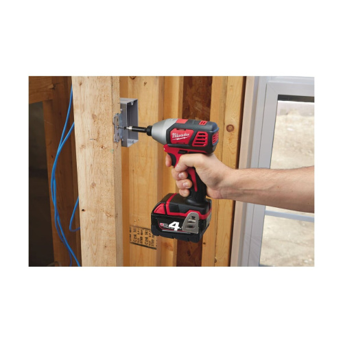 Винтовёрт импульсный Milwaukee M18 BID-402C (4933443580) 2АКБ+ЗУ